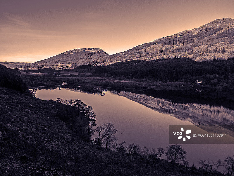 苏格兰阿盖尔的戏剧性倒影与天空图片素材