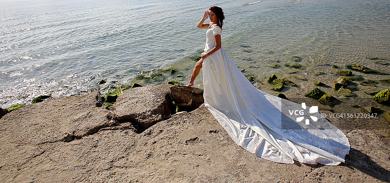 穿着婚纱的女孩图片素材