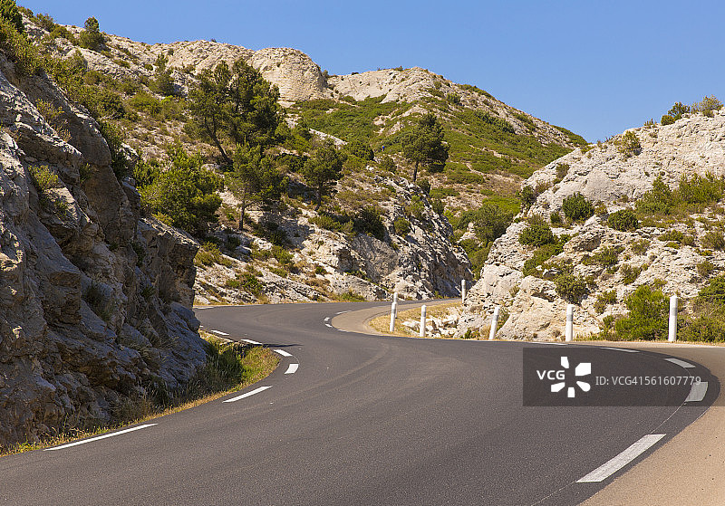 普罗旺斯圣雷米附近的道路（法国）图片素材