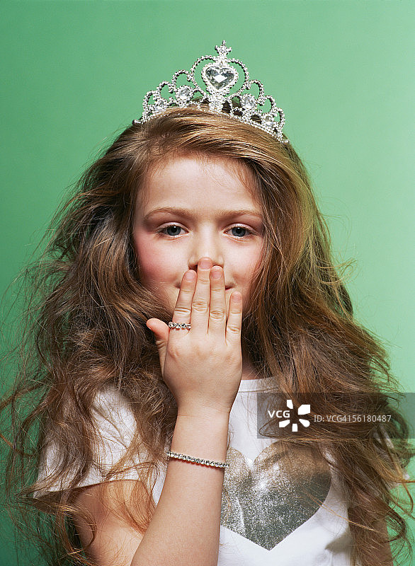 捂住嘴的公主图片素材