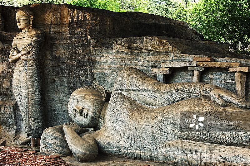 斯里兰卡波隆纳鲁瓦加尔寺的佛像图片素材