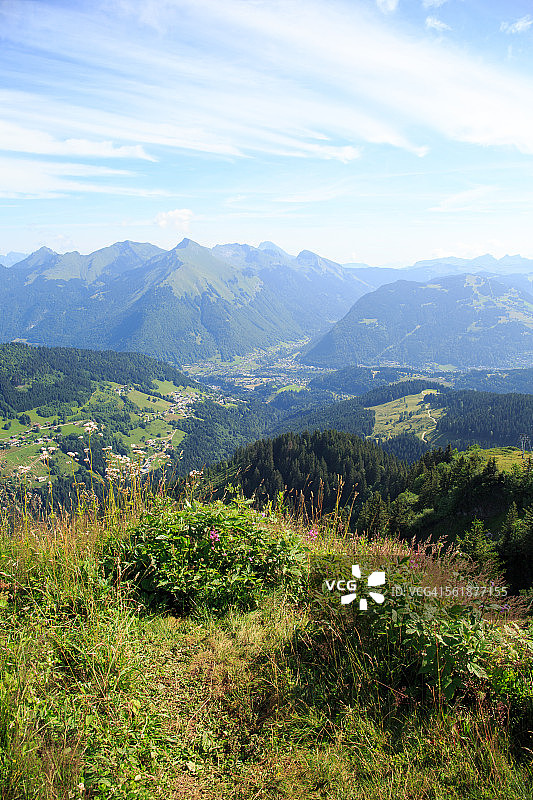 夏季法国阿尔卑斯山景色图片素材