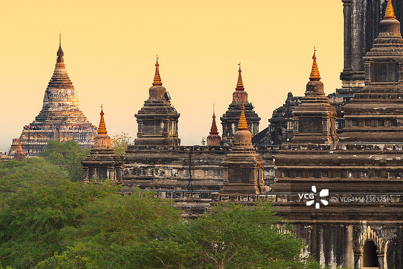 蒲甘古城的日落图片素材