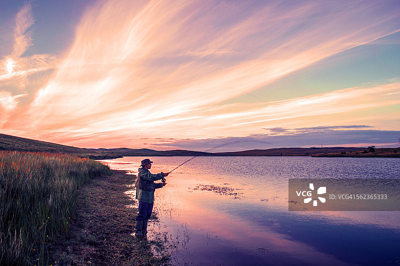 汤姆湖日落飞蝇钓图片素材