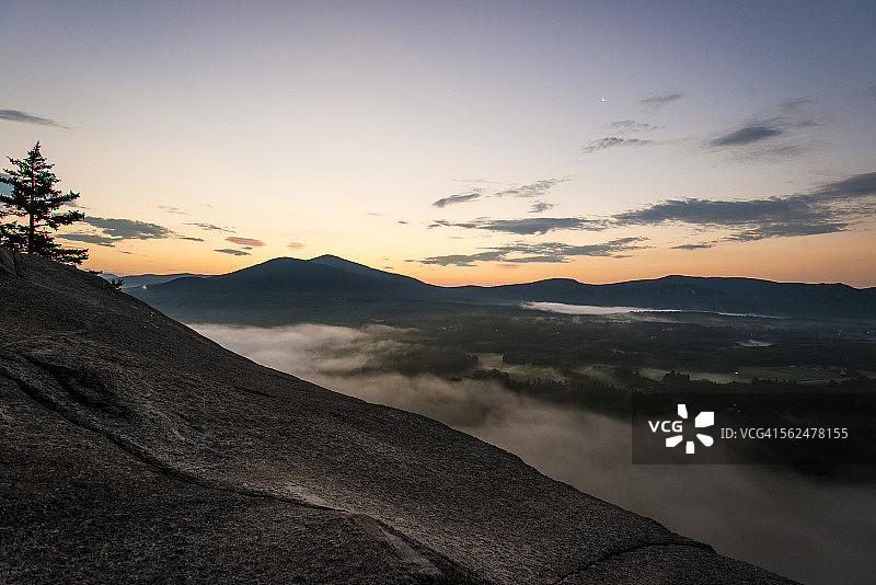 山上的日出图片素材