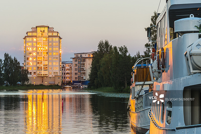 黄昏水边建筑图片素材