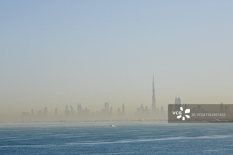 海边城市天际线图片素材