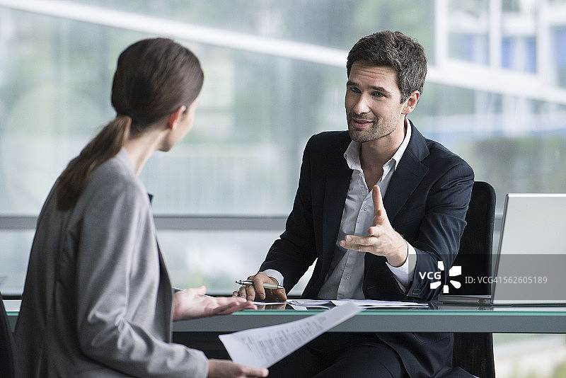 商人与客户会面图片素材