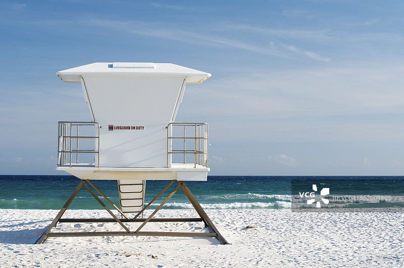 美国佛罗里达州纳瓦拉海滩上的救生员塔图片素材