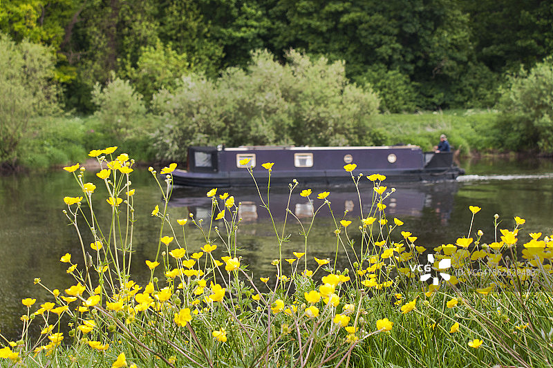 河上的驳船图片素材