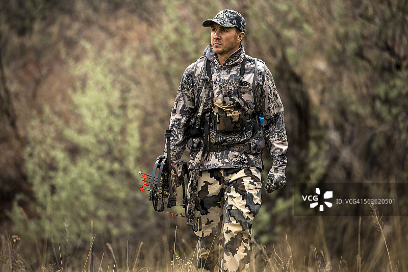 男人正在猎火鸡图片素材