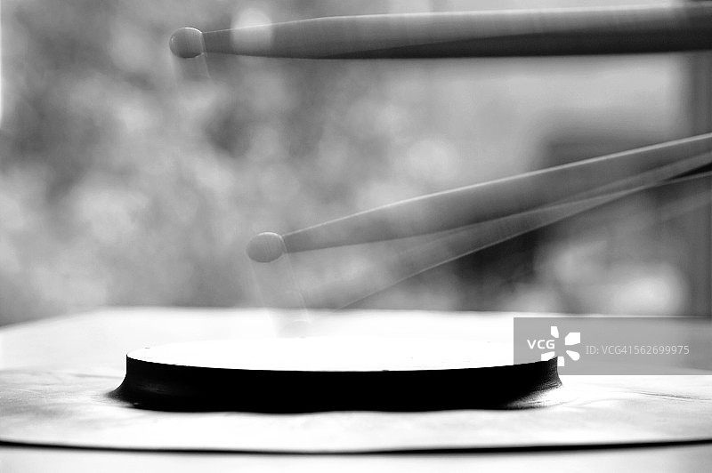 鼓槌和练习垫图片素材