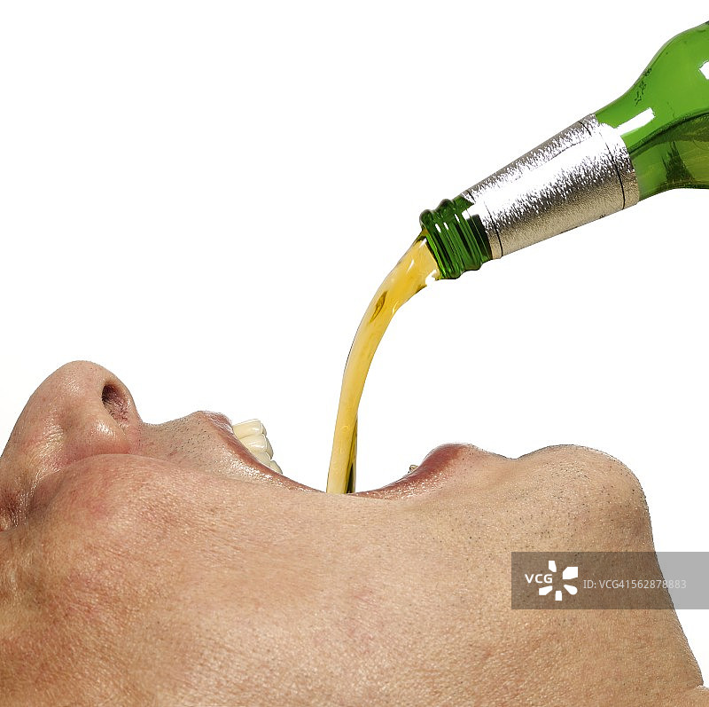 喝酒的人图片素材