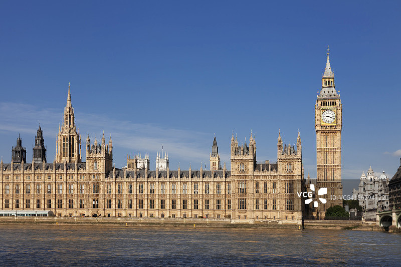 英国伦敦议会大厦、大本钟、泰晤士河和威斯敏斯特桥图片素材
