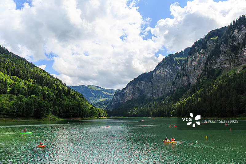 法国阿尔卑斯山蒙特里翁湖图片素材