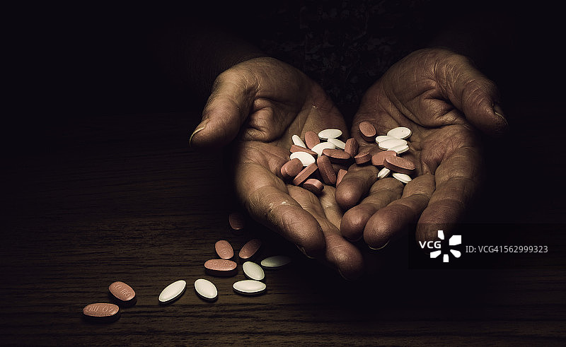 服用药物图片素材