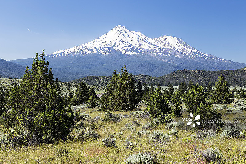 沙斯塔雪山风光图片素材