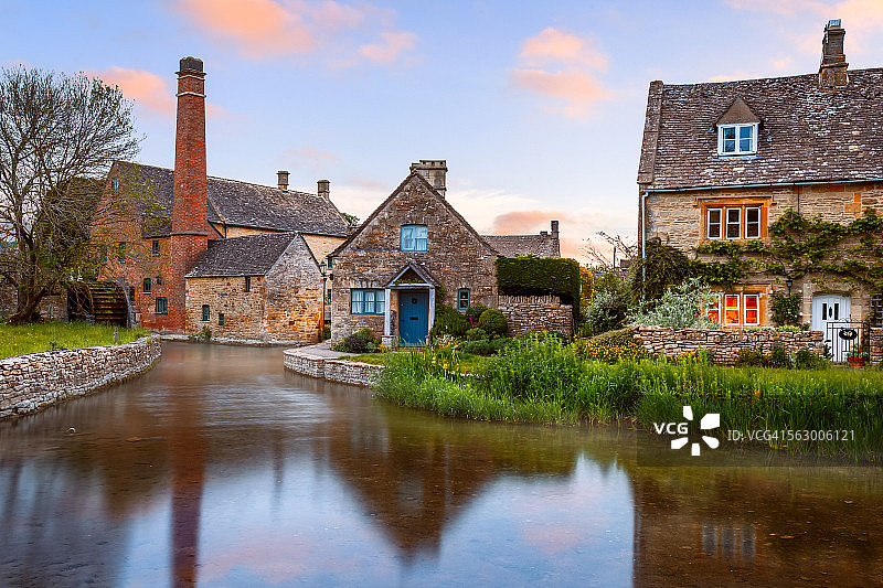 英国格洛斯特郡科茨沃尔德的下斯劳特图片素材