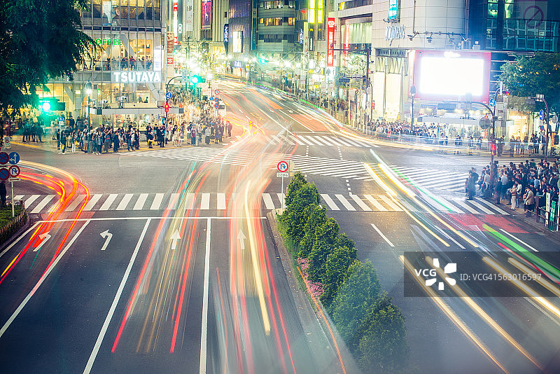 东京涩谷夜间十字路口图片素材