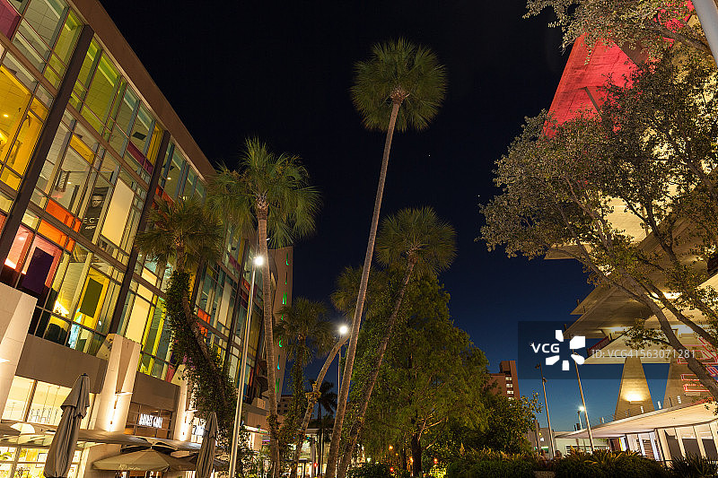 林肯中心与林肯路1111号车库图片素材