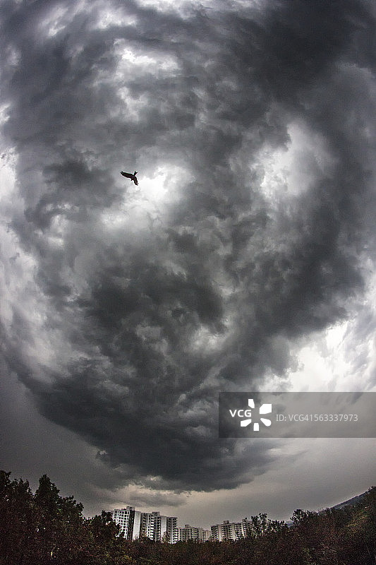 班加罗尔天空中的深色季风云图片素材