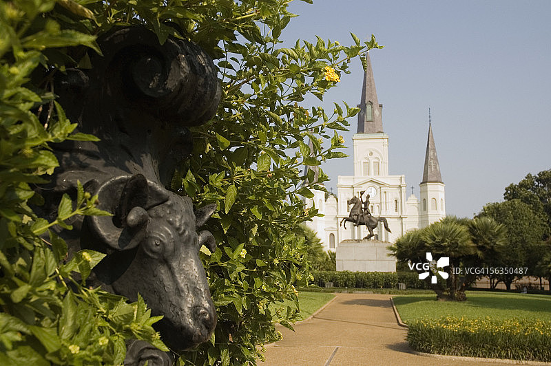 新奥尔良杰克逊广场的圣路易斯大教堂图片素材