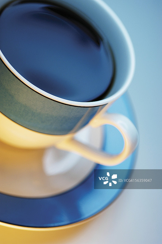 蓝白杯中的黑咖啡图片素材