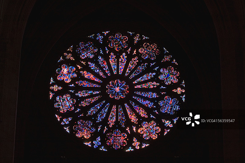 美国华盛顿国家大教堂的彩色玻璃窗特写图片素材