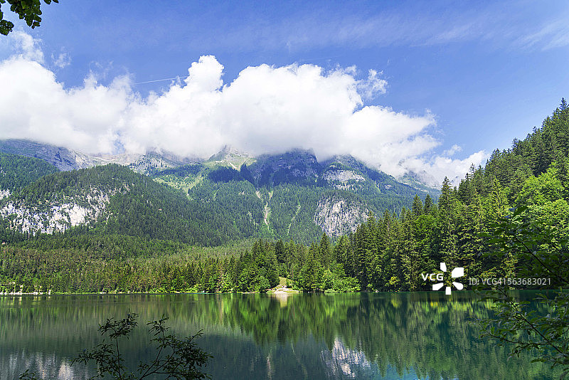 特伦蒂诺-上阿迪杰的湖泊与山脉图片素材