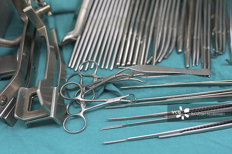 手术室内的医疗工具图片素材