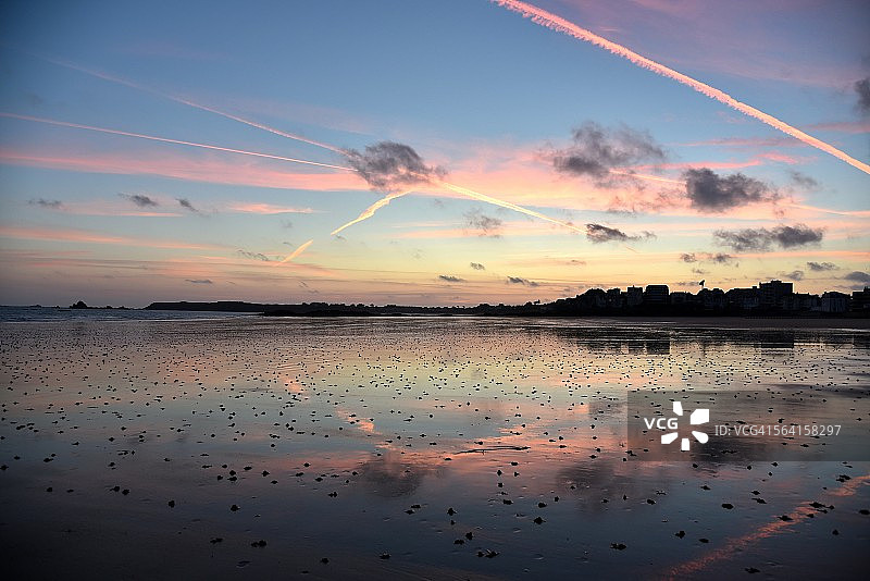 天空倒影图片素材