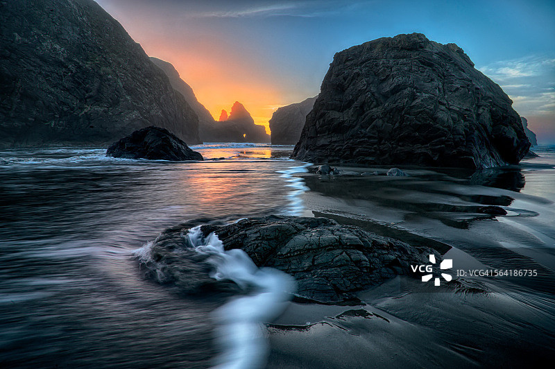 俄勒冈州黄金海滩的岩石，美国图片素材