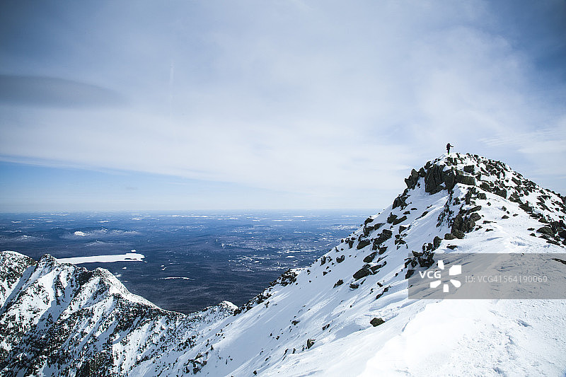 徒步缅因州巴克斯特州立公园卡塔丁山的刀刃小径图片素材