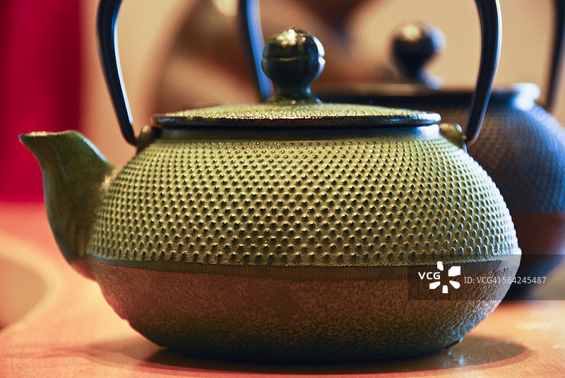 铸铁日式茶壶图片素材