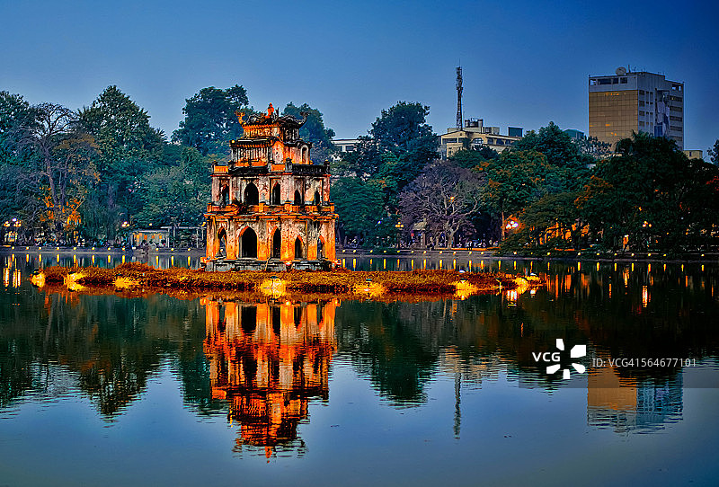 还剑湖上的宝塔图片素材