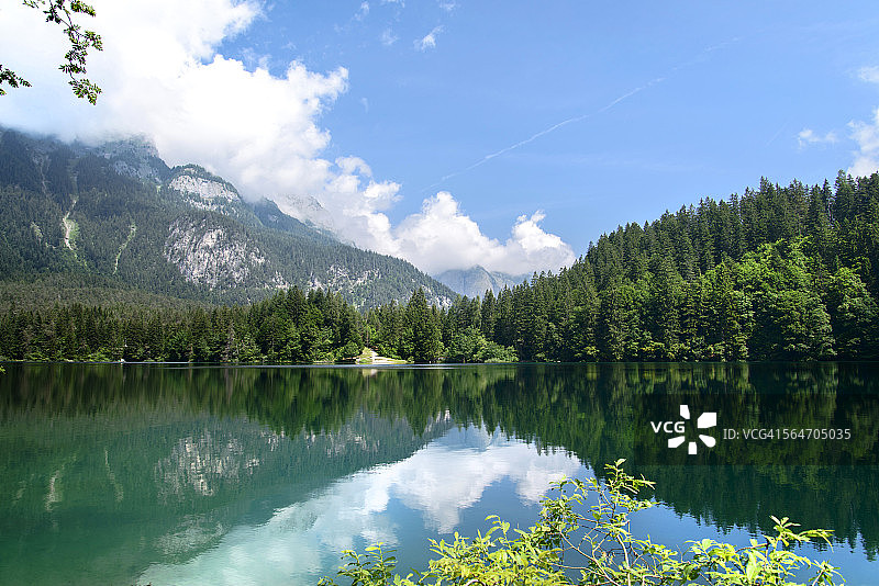 南蒂罗尔太阳谷的湖泊图片素材