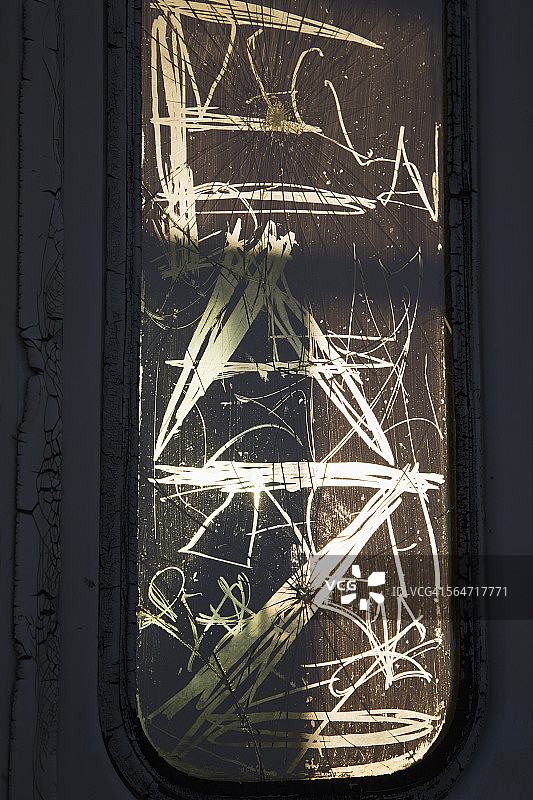 在玻璃窗上涂鸦图片素材