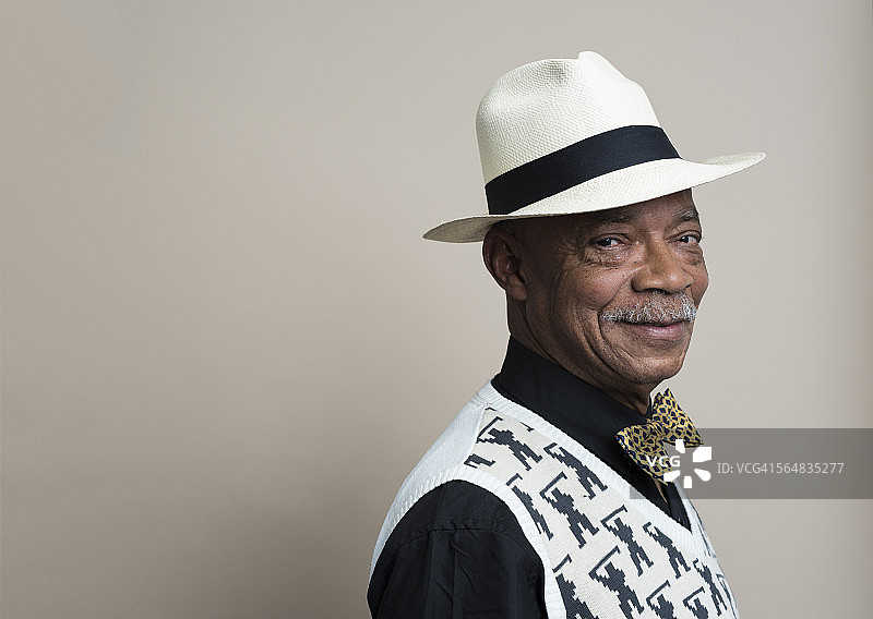 时尚老年男人的肖像图片素材