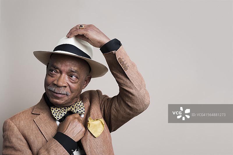 时尚老年男人的肖像图片素材