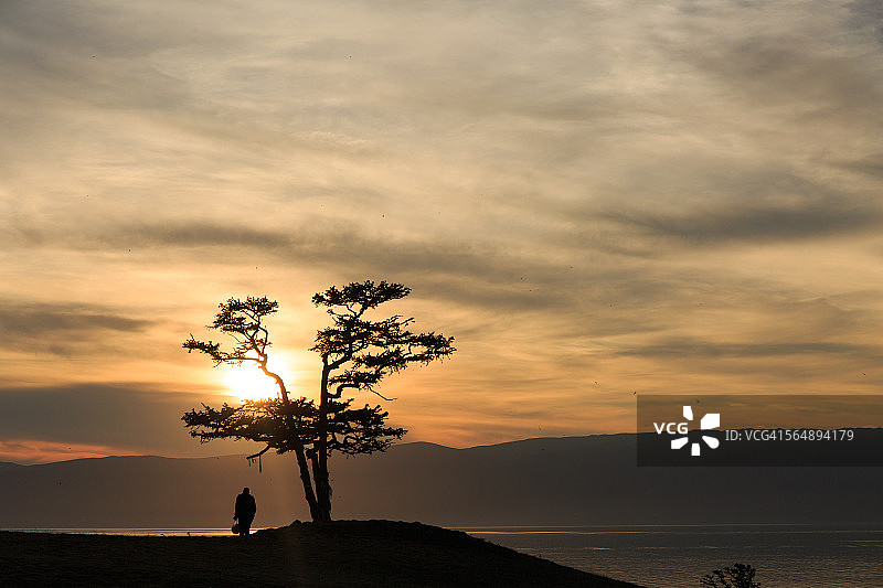 俄罗斯西伯利亚奥利洪岛日落图片素材