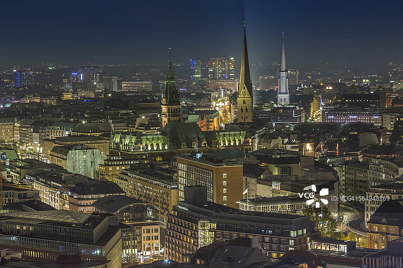 德国汉堡圣米迦勒教堂塔楼夜景图片素材