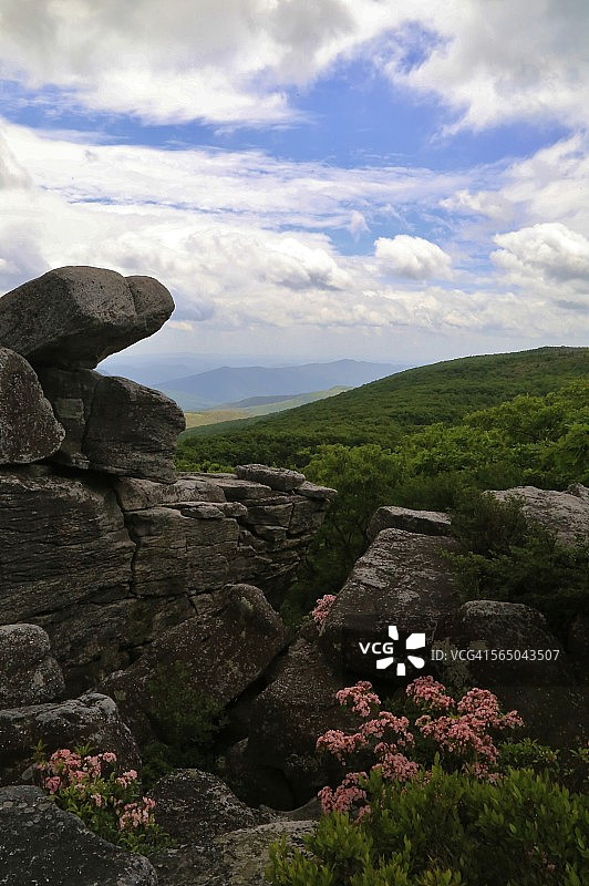 熊岩的岩层图片素材