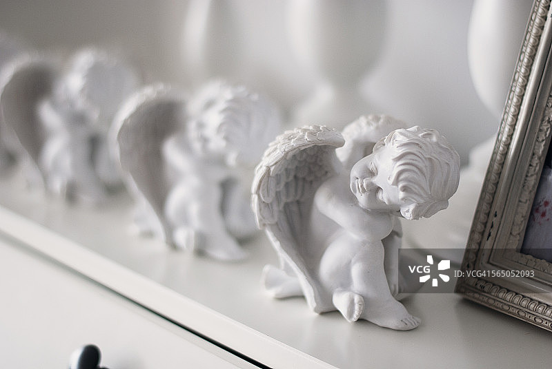 可爱的小天使雕像图片素材