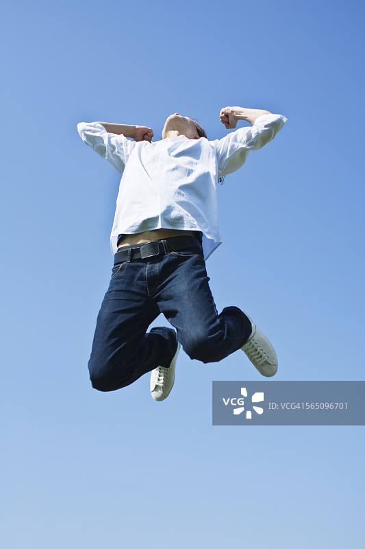 男人跳图片素材