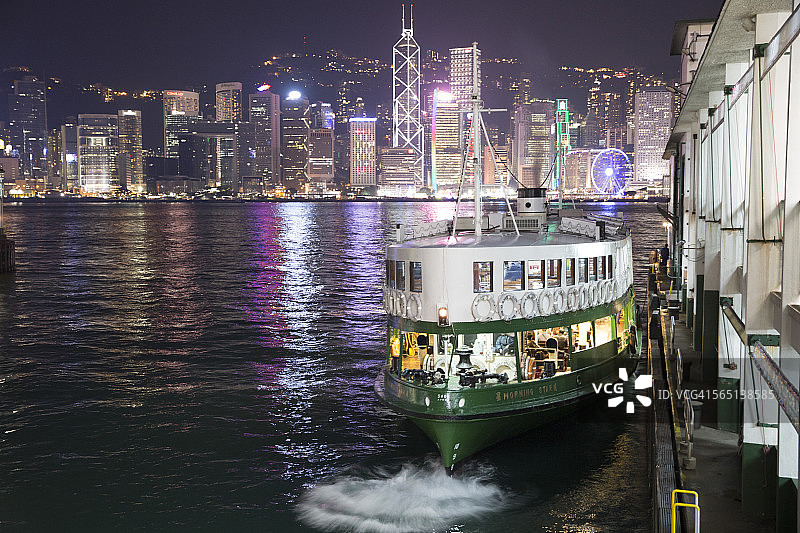 中国香港天星小轮及城市天际线图片素材