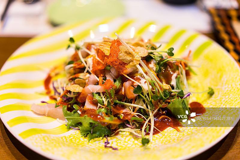 香辣生鱼沙拉图片素材