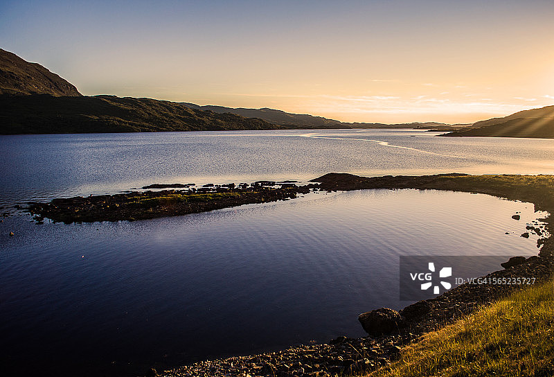 阿辛特湖的日落美景图片素材