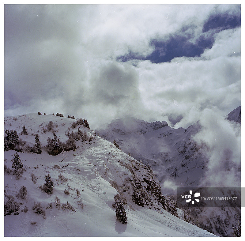 走进云端图片素材