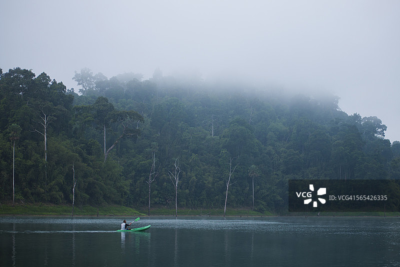 进入神秘的土地图片素材