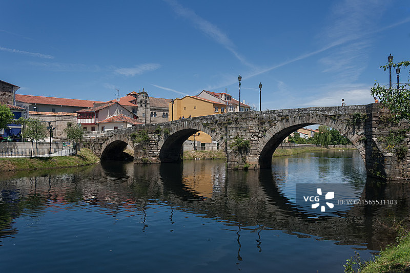 古老桥梁的倒影图片素材